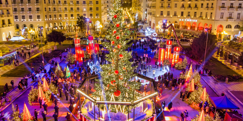 Χριστούγεννα στην Ελλάδα: Παράδοση, Θαλπωρή και ο Δρόμος για το Δικό σας Σπίτι