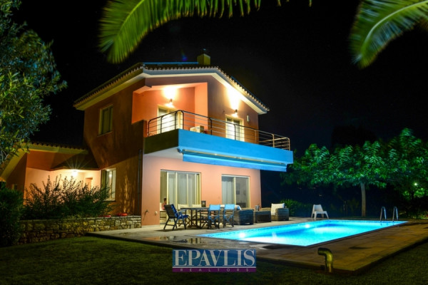 Haus, 200m², Kyparissia (Messinia), 480.000 € | EPAVLIS REALTORS