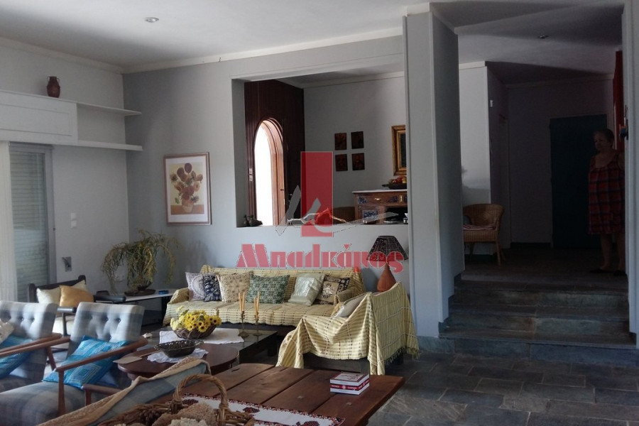 Haus, 395m², Malesina (Fthiotida), 300.000 € | Balkamou Real Estate