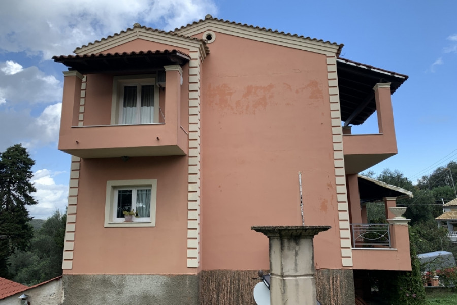 Haus, 180m², Korfu-Stadt (Korfu Präfektur), 300.000 € | Epirus-Spiti Real Estate